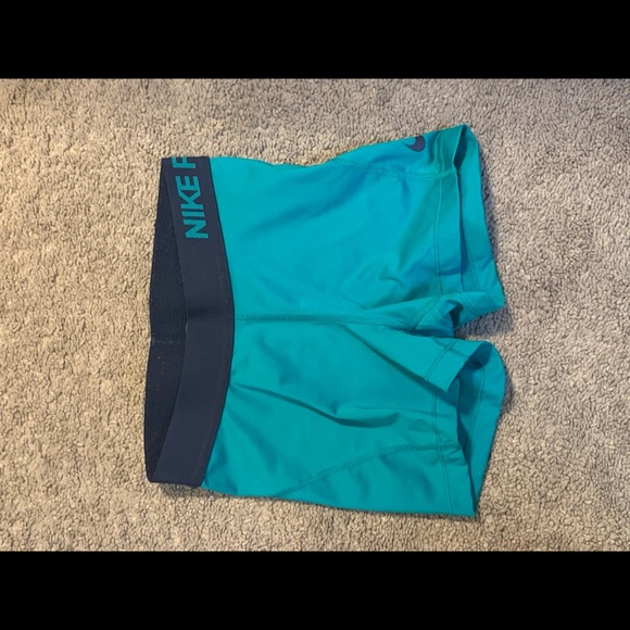 SET OF 3 NIKE PROS FOR $25 - Picture 4 of 7